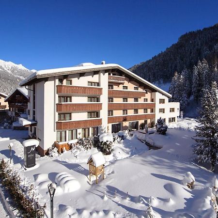 "Quality Hosts Arlberg" Hotel Garni Moessmer Sankt Anton am Arlberg Bagian luar foto