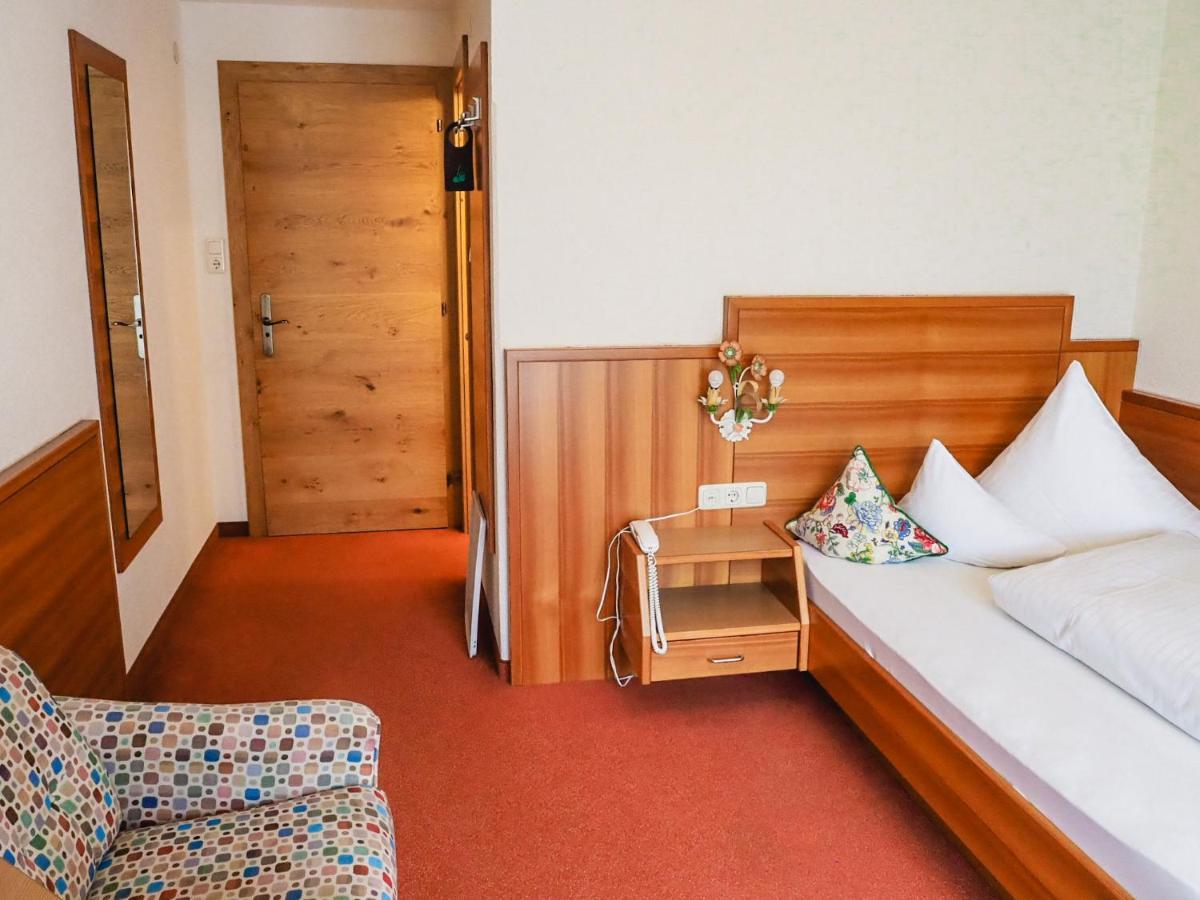 "Quality Hosts Arlberg" Hotel Garni Moessmer Sankt Anton am Arlberg Bagian luar foto