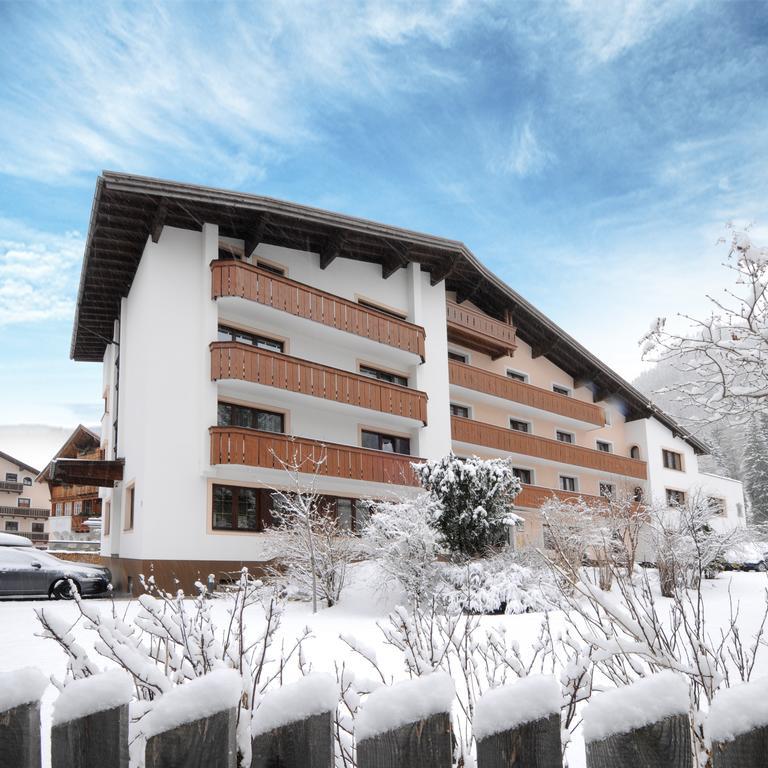 "Quality Hosts Arlberg" Hotel Garni Moessmer Sankt Anton am Arlberg Bagian luar foto