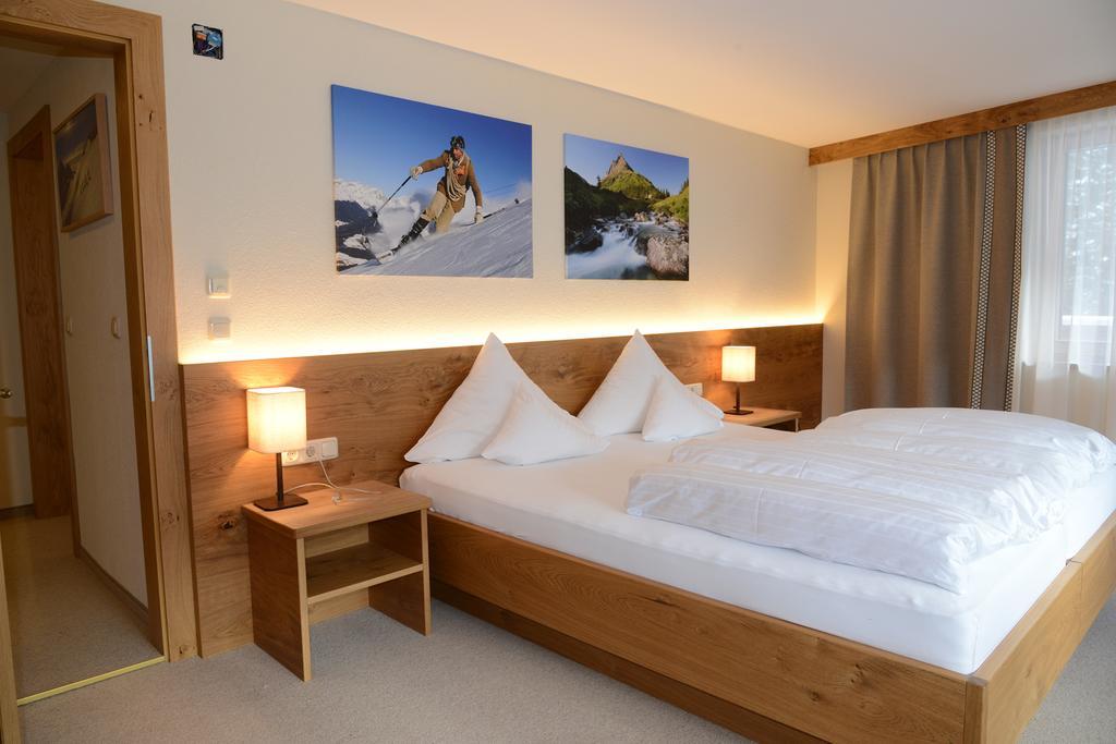 "Quality Hosts Arlberg" Hotel Garni Moessmer Sankt Anton am Arlberg Bagian luar foto