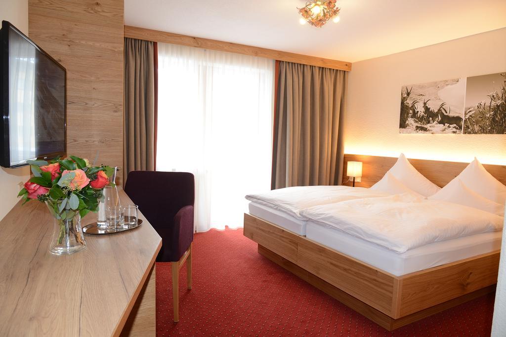 "Quality Hosts Arlberg" Hotel Garni Moessmer Sankt Anton am Arlberg Bagian luar foto