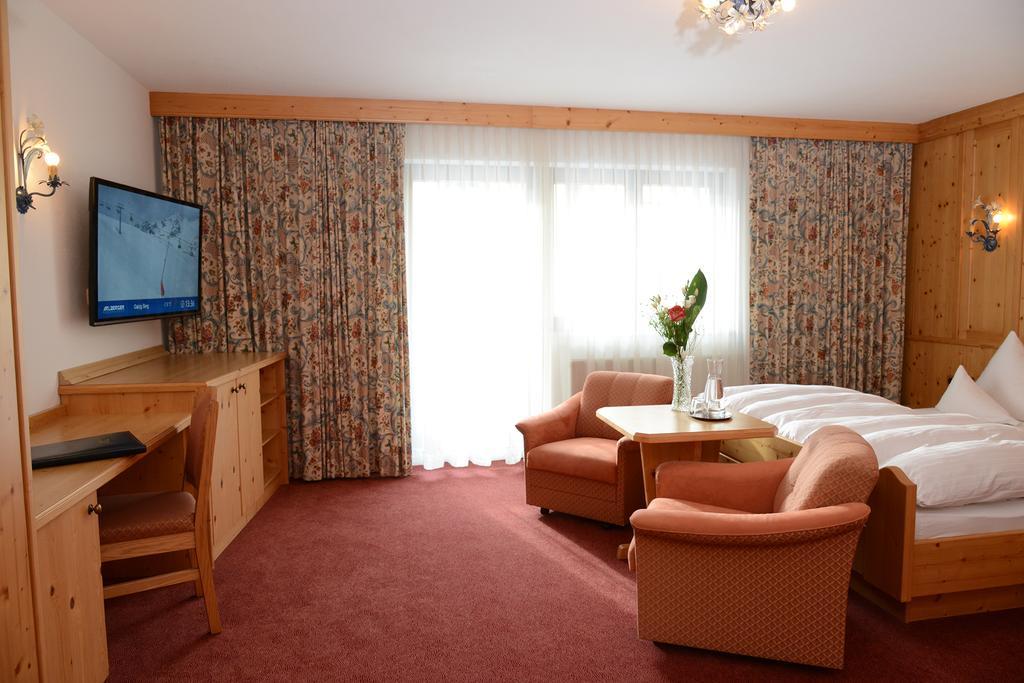 "Quality Hosts Arlberg" Hotel Garni Moessmer Sankt Anton am Arlberg Bagian luar foto