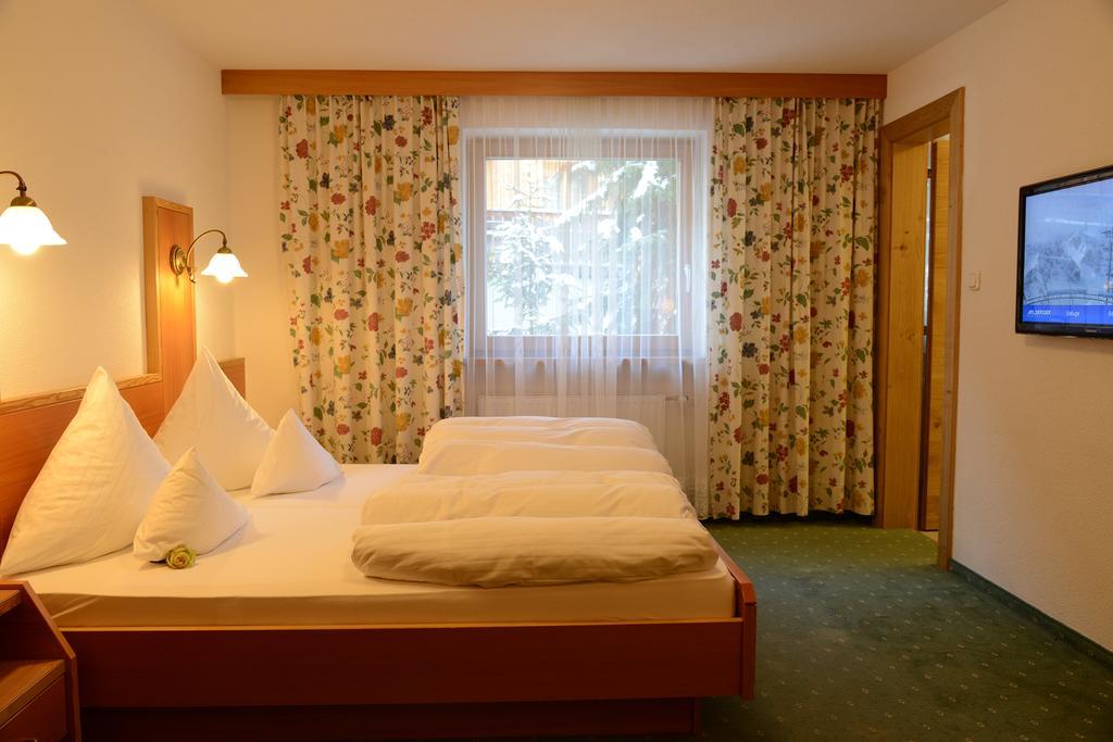 "Quality Hosts Arlberg" Hotel Garni Moessmer Sankt Anton am Arlberg Bagian luar foto