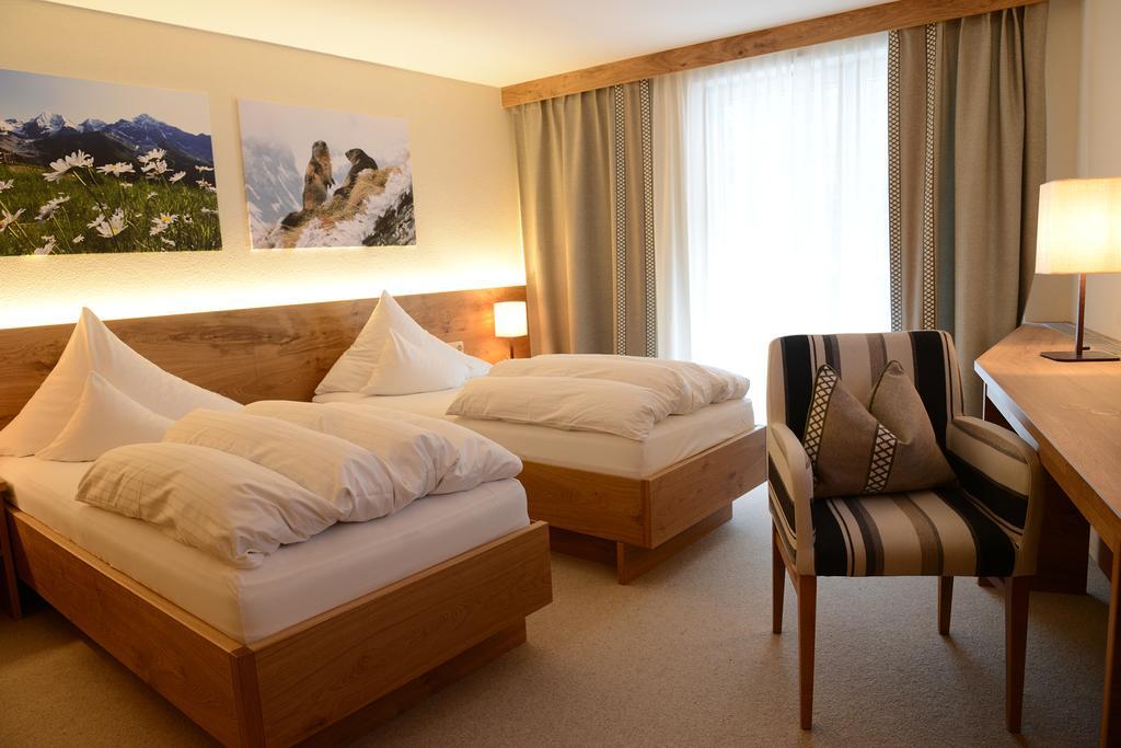 "Quality Hosts Arlberg" Hotel Garni Moessmer Sankt Anton am Arlberg Bagian luar foto