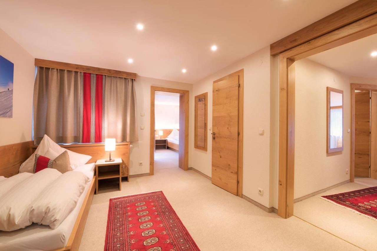 "Quality Hosts Arlberg" Hotel Garni Moessmer Sankt Anton am Arlberg Bagian luar foto