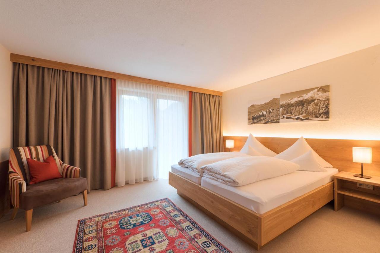 "Quality Hosts Arlberg" Hotel Garni Moessmer Sankt Anton am Arlberg Bagian luar foto