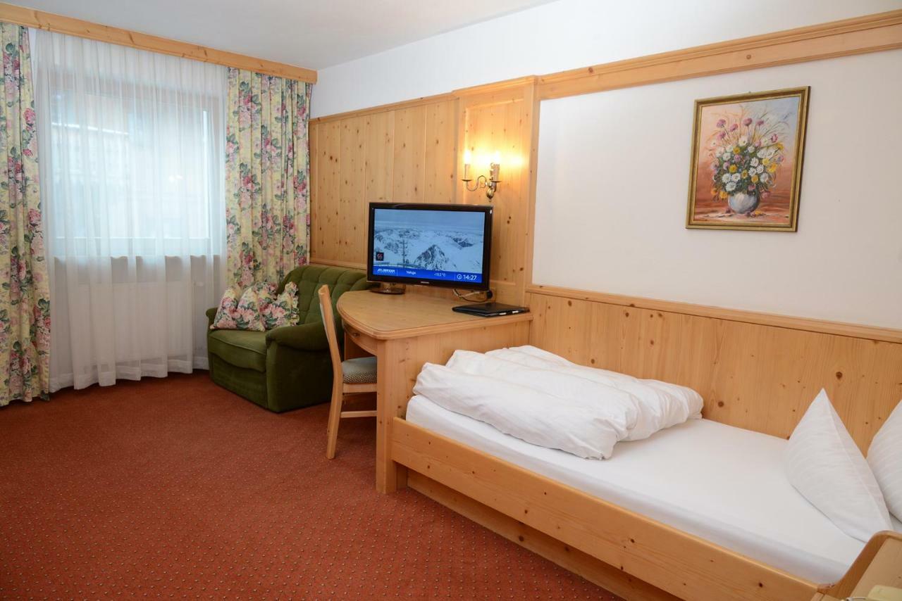 "Quality Hosts Arlberg" Hotel Garni Moessmer Sankt Anton am Arlberg Bagian luar foto